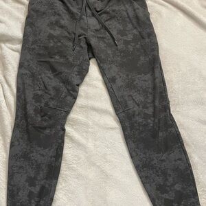 Gray Lululemon Camouflage Joggers/Sweatpants Sz M